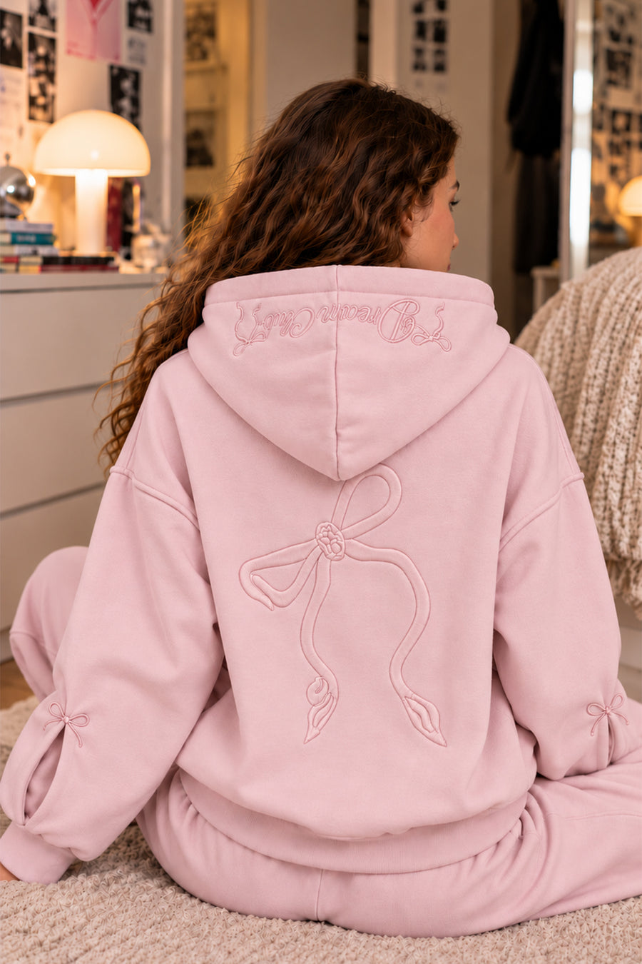 Lulus Friends Kadın Mavi Sırt ve Göğüs Baskı Detaylı Kol Fiyonk Nakışlı Kanguru Cepli 3 İplik Şardonlu Yumuşak Dokulu Rahat Kesim Kapüşonlu Sweat — Pembe