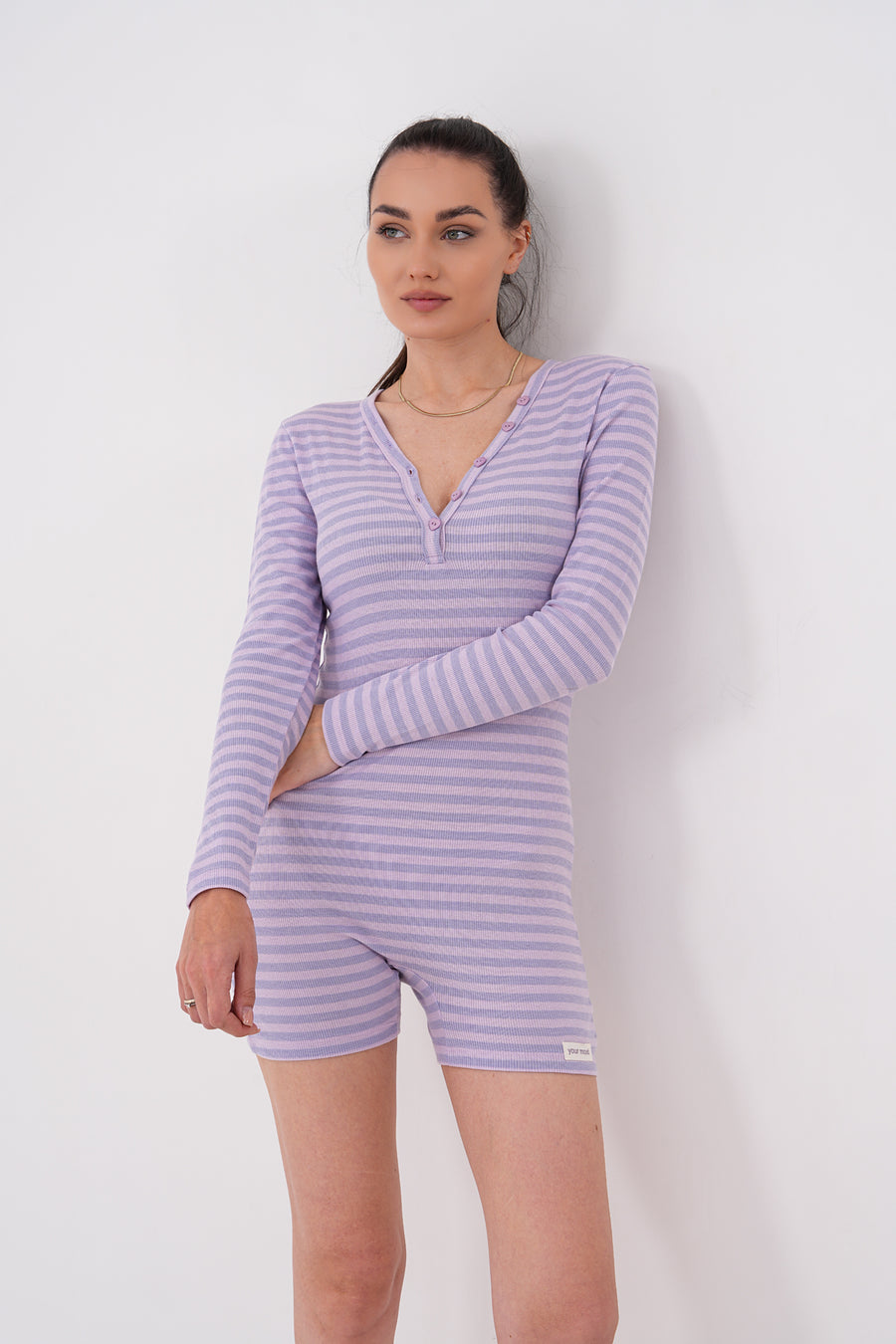 V Yaka Uzun Kollu Kalp Düğmeli Çizgili Şortlu Kadın Pijama Tulum Premium Viskon — Ekru