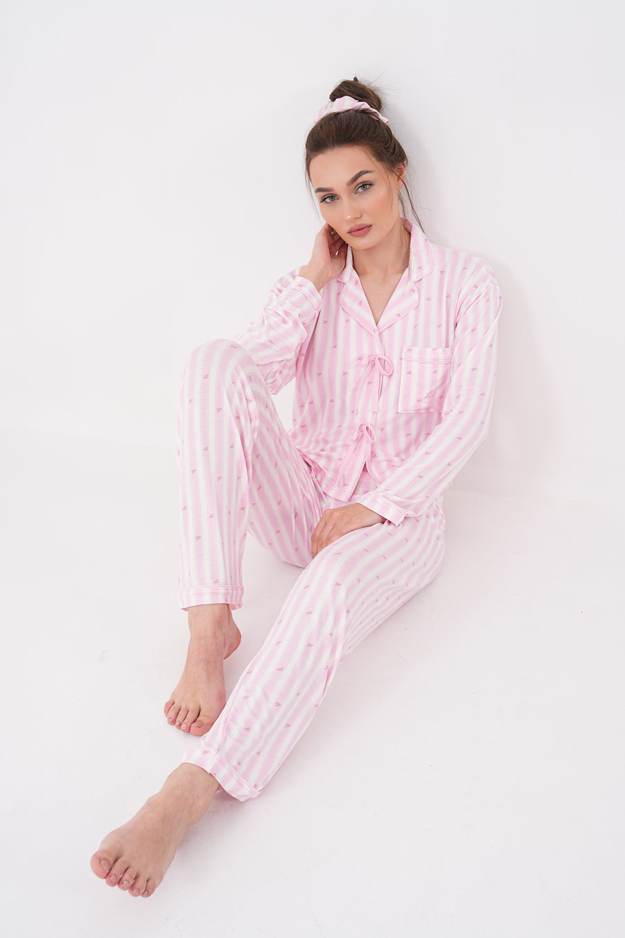 Çizgili Uzun Kollu Bebe Yaka Önden Fiyonk Bağlama Detaylı Pantolon Pijama Takımı — Pembe
