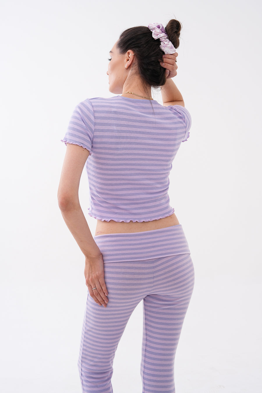 Fırfırlı Crop Tişört Çizgili Fitilli Flare Paça Pantolonlu Kadın Pijama Takımı Premium Viskon — Lila