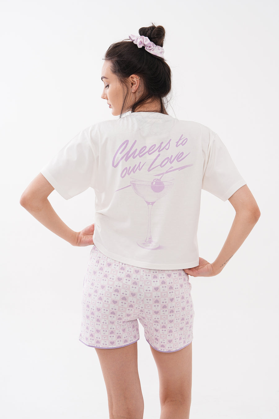 Sırt Baskılı Kısa Kollu Tişörtlü Mini Baskılı Şortlu Pijama Takımı — Lila